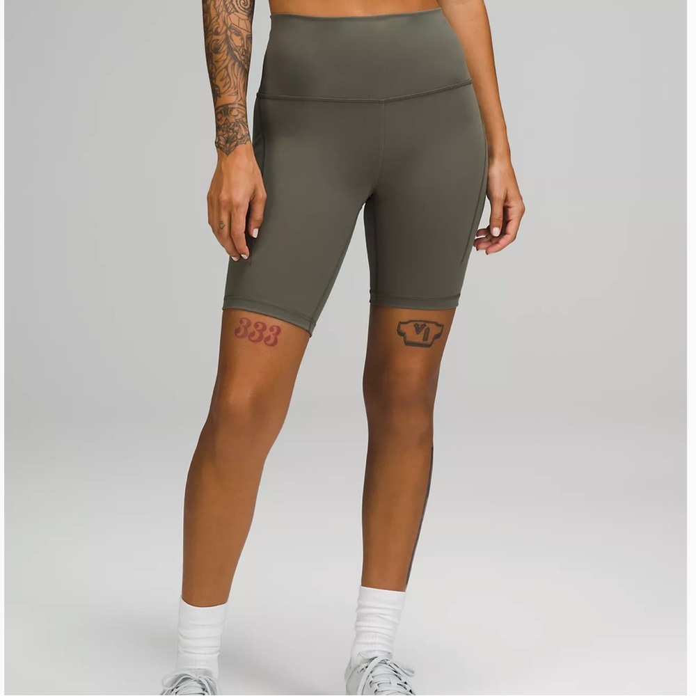 Lululemon wunderunder bike shorts in sage